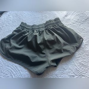 Lululemon hotty hots size 4 in forest green